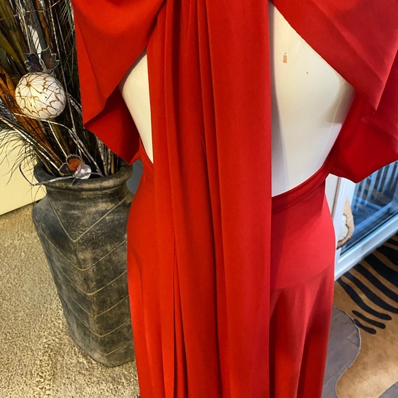 Beautiful red dress for any occasion. - Picture 7 of 15